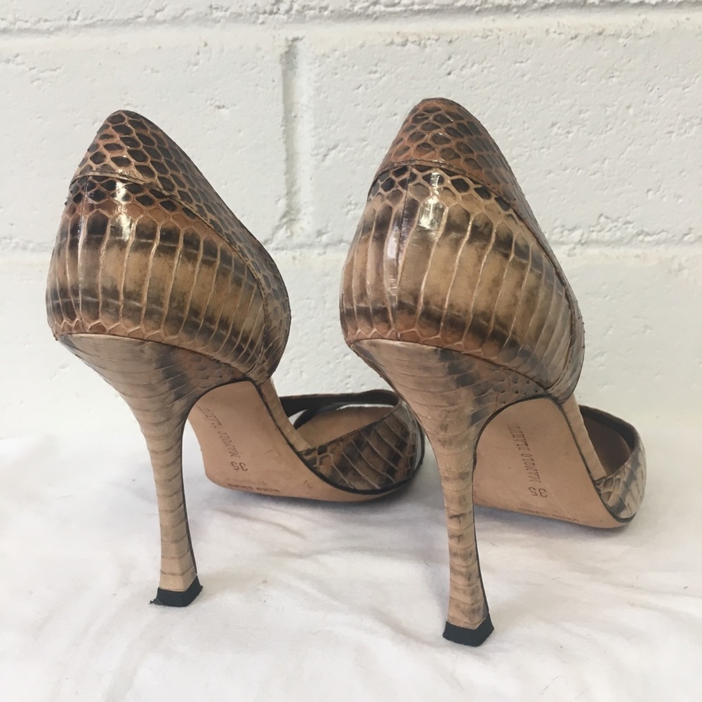 MANOLO BLAHNIK • Snakeskin D’Orsay Heels - Picture 4 of 11